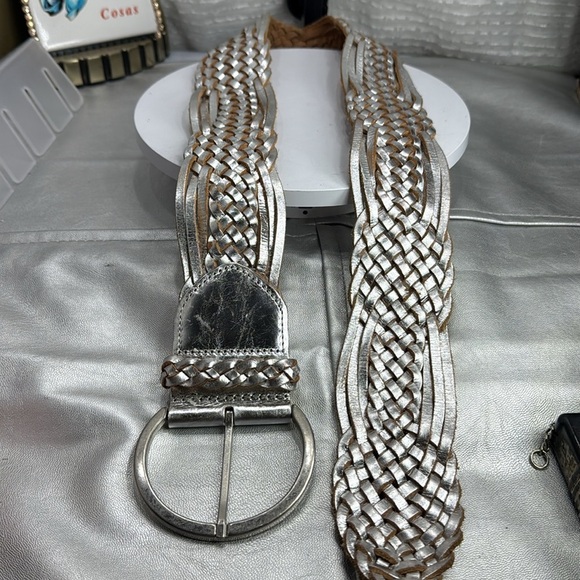 (H) Women's vintage braided silver and tan leather belt, size M - Picture 7 of 12